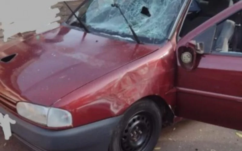 Mulher arrebenta vidros de carro do ex em Sagres e acaba presa