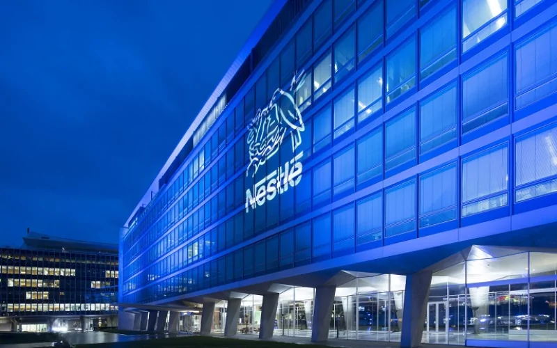 Anvisa proíbe fórmula infantil com risco de contaminação por toxina; Nestlé publica orientações